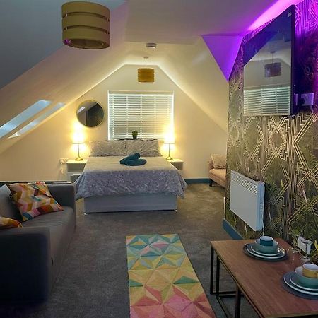 Vibrant & Modern Studio Apartment In Birmingham Exteriör bild