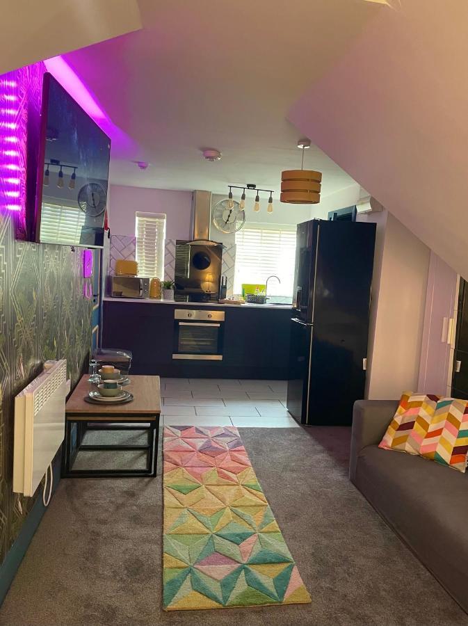 Vibrant & Modern Studio Apartment In Birmingham Exteriör bild